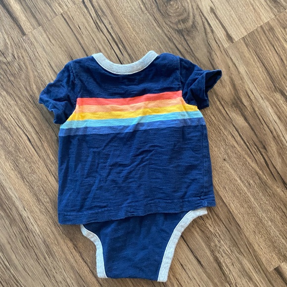 Lot of FOUR Baby Gap boy onesies - Picture 12 of 13